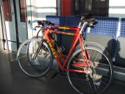 piros mali, egyenes kormányú